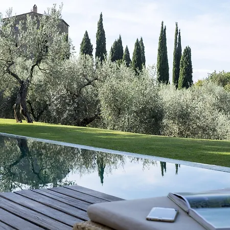 卡斯特罗迪维卡里罗酒店 * Sasso dʼOmbrone