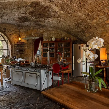 Castello Di Vicarello Sasso dʼOmbrone